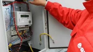 .electrice, montat sau inlocuit panou electric, tablou electric, electrocasnice, plita vitroceramica, plita cu inductie, cuptor electric, hota, priza, intrerupator, lustra, aplica, plafoniera, termostat, detector gaz, inlocuire instalatia electrica garsoniera, inlocuit instalatia electrica in apartament pret, preturi. ClienÈ›ii Casnici ReglementaÈ›i Ai E On Din Moldova Vor PlÄƒti Un PreÈ› Cu 17 Mai