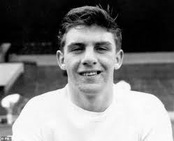 Peter lorimer made his debut for leeds aged just 15 in 1962. Nezkqmxfuaeswm