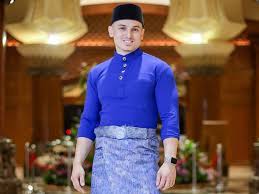 Lebih mengejutkan, dia membuat pengakuan bahawa kerjasama perniagaan dengan pelakon zain saidin lingkup hanya dalam masa setahun saja. Zain Saidin Reka Kasut Jenama Sendiri News Features Cinema Online