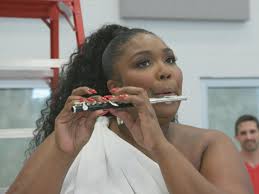 Extended interview: Lizzo on her flute and being a "band geek" - CBS News