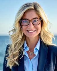 This beautiful Connemara Celtic Crystal Demonstration Bowl is a must-have  for any collector of Celtic culture and history. Handmade in Ireland, this  4" diameter bowl showcases the unique and prized possession of