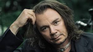 Emil Jensen gör monolog utan skyddsnät