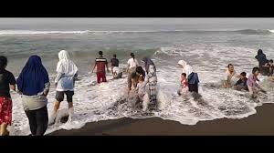 Selain itu, yang cukup menarik adalah adanya. Taman Payung Pantai Jetis Purworejo Rute Lokasi Harga Tiket Masuk