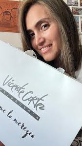 Hoy caí en las Manitos de la matriarca ella la mamá de Vicente Cortés la  Señora Iris Arévalo muy contenta con el resultado y mi corte de cabello en  la mejor peluquería de Concepcion ...