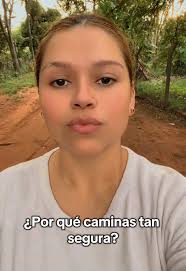 ¿Por qué caminas tan segura? Mi guardaespaldas 😂  #paratiiiiiiiiiiiiiiiiiiiiiiiiiiiiiii #videoviral #paratodos  #videosgraciosos #comicos #parejas #risas