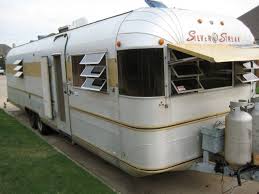 Dalton silver streak elite spartan ez camper streamline fan sundial fireball terry forester traveleer hanson traveleze holiday trilium kenskill vw camper bus kit westerner phone: 1976 32 Silver Streak Aluminum Trailer Restored Travel Trailer