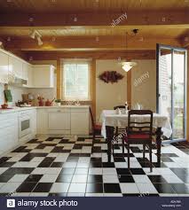 Fliesen schwarz weiss badezimmer ideen in weiß 45 inspirierende. Kuchenboden Fliesen Schwarz Weiss Caseconrad Com