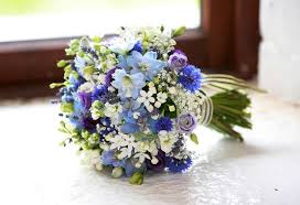 Blues Hochzeitsstrauss Mit Kornblumen Rittersporn Lavendel Und Lisianthus Blues Hochzeitsstrau Ko Lavendel Hochzeit Blumenstrauss Hochzeit Hochzeit Strauss