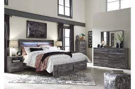 Rest in the beachy style and practicality of the baystorm king panel bed. Amazing Buys Baystorm Bedroom Set By Ashley Furniture Includes Queen Bed Dresser Mirror And 1 Night Stand Amazon In Home Kitchen
