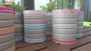 Boites Ou Pots De Fleurs Realisees Avec Des Boites De Lait En Poudre Peintes Et Du Tape Bref Avec 3x Deco Boite De Conserve Idee Deco Recyclage Boite De Lait