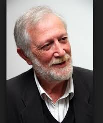 كتب الفنان الفلسطيني الكبير #سليمان_منصور "قبل عدة أيام مريت بأزمة صحية هي  عبارة عن جلطة دماغية والحمد لله كان للسرعة الكبيرة في الوصول إلى المستشفى  الفضل الأكبر، حيث تجاوزت حالة الخطر وتمكن