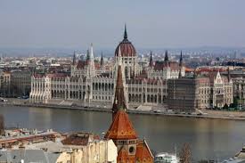Elle a pour capitale budapest, pour langue officielle le hongrois et pour monnaie le forint. Decouvrir Budapest Capitale De La Hongrie En Camping Car Le Monde Du Camping Car