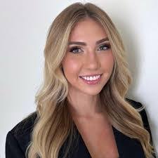 Amy Hollis's Instagram, Twitter & Facebook