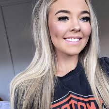 Phoebe Stratton's Instagram, Twitter & Facebook