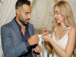 صور الفنانان أحمد حاتم وهنا الزاهد يوم في أحداث مسلسلهما الجديد أنا وهى الذى يدور في 8 حلقات للعرض على أحد المنصات. Ù‡Ù†Ø§ Ø§Ù„Ø²Ø§Ù‡Ø¯ ØªØ­ØªÙÙ„ Ø¨Ù…Ø±ÙˆØ± 3 Ø³Ù†ÙˆØ§Øª Ø¹Ù„Ù‰ Ø®Ø·ÙˆØ¨ØªÙ‡Ø§ Ù„Ø£Ø­Ù…Ø¯ ÙÙ‡Ù…ÙŠ Ù…Ø§Ø°Ø§ Ù…ØµØ±Ø§ÙˆÙ‰