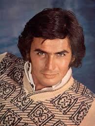 Eccovi a tutti la grande sorpresa, un mito, un uomo affascinante e  simpatico. Un grande artista in ogni campo. PASCAL PERSIANO, un amico  sincero.