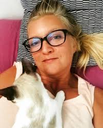 Hi, does anybody (in a rather big town in Western Europe) need a catsitter  from app. Dec 20th to Jan 4th. Would be happy.