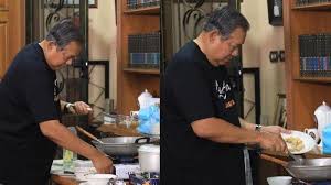 Resep kupat tahu enak bahan utama kupat tahu ialah tahu yang dicampur dengan ketupat kupat berbagai macam sayuran. Sby Masak Kupat Tahu Di Rumah Cikeas Kenang Langganan Kupat Tahu Kesukaan Mendiang Ani Yudhoyono Tribun Solo