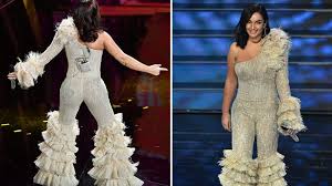 Il lussuoso matrimonio ha attirato le critiche di alcuni haters per il vestito, naturalmente vistoso e, secondo alcuni. Sei Una Palla Di Lardo Sei Una Scrofa La Reazione Di Elettra Lamborghini E Da Morire Dal Ridere Ecco La Sua Risposta