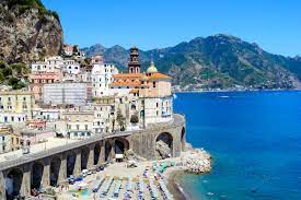 Das italienische staatsgebiet liegt zum größten teil auf der vom mittelmeer umschlossenen apenninhalbinsel und der. Die Top 10 Sehenswurdigkeiten Von Italien Franks Travelbox