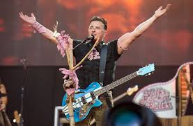 Andreas gabalier tabs, chords, guitar, bass, ukulele chords, power tabs and guitar pro tabs including amoi seg ma uns wieder, so liab hob i di, verdammt lang her, hallihallo, hulapalu. Andreas Gabalier In Stuttgart Volks Rock N Roll Fur Fesche Madln Und Stramme Buam Kultur Stuttgarter Zeitung