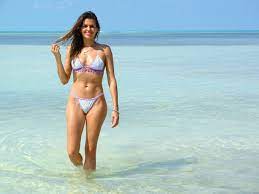 Maria isabel rebelo de couto cruz roseta (born 2 december 1981), who is known by the stage name cuca roseta, is a portuguese fado singer, composer, and model. Cuca Roseta A Banhos Nas Bahamas Fotografias Exclusivas Atualidade Sapo Lifestyle