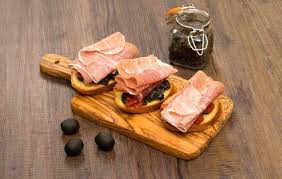 Toasts De Tapenade Au Jambon Cru Recettes Cooking Recette Tapenade Recette Recettes De Cuisine