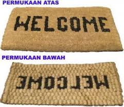 Keset untuk melapisi jalan tangga supaya tidak licin, melindungi ubin rumah dari benturan berat (elpiji), selasar rumah sakit, melapisi bak truk atau alas mobil pribadi, alas garasi rumah, dapur, ruang produksi pabrik, mengurangi getaran dan hantaran arus listrik. Keset Serabut Welcome
