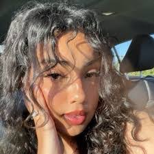 Sarah Rutt's Instagram, Twitter & Facebook