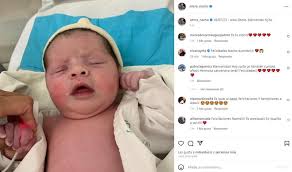 La tierna foto de la beba recién nacida de Nacho Otero en los brazos de su  hermanito