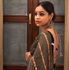 She began her acting career at the age of 11 through aamir khan and manisha koirala starrer mann in the. Sumona Chakravarti Goes Bold And Looks Beautiful