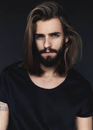 Haarschnitt Manner Mann Mit Braunen Haaren Mit Blonden Strahnen Lange Haare Manner Herrenfrisuren Mannerhaare