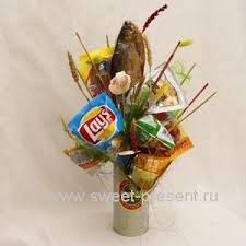 как сделать букет из пива и закуски своими руками Kak Sdelat Pivnoj Buket Kak Sdelat Buket Iz Piva Svoimi Rukami Buket Iz Butylok Buket Muzhchina Buket