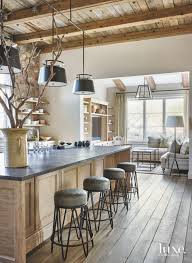 This Contemporary Kitchen Is At The Center Of This U Shaped Apartment Forming A Natural Path Bet Cuisines De Ferme Modernes Interieurs Cottage Maison Rustique
