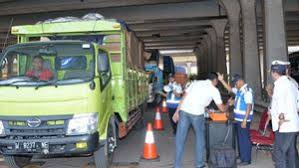 Perlu diketahui jika umr bukanlah gaji pokok. Kerap Rusak Jalan Dirjen Hubdat Potong 10 Truk Odol