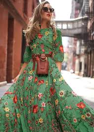 Optez pour une robe longue fluide qui suggérera la silhouette sans la mouler. Epingle Sur Fashion