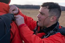 212th Rescue Squadron teams up with Army National Guard for pararescue  training > Joint Base Elmendorf-Richardson > News