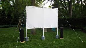 Diy projects » create and decorate » diy & crafts » diy projector screen for your backyard. This Diy Projector Screen Is Perfect For Backyard Film Festivals
