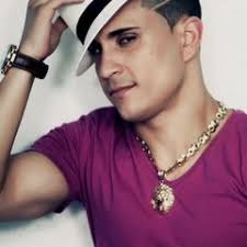 Listen to Carlos Baute