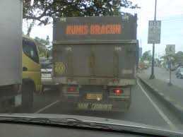 Hasil gambar untuk tulisan lucu di bak truk