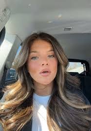 Elizabeth Mendelson's Instagram, Twitter & Facebook