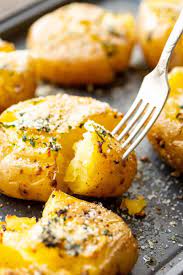 This Smashed Potatoes Recipe Is A Quick And Easy Side Dish If You Are Entertaining Or Gre Potato Recipes Side Dishes Easy Potato Recipes Side Dish Recipes Easy