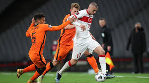 Kim bu burak yılmaz'ın futbolu erken bırakan arkadaşları? Yilmaz Hat Trick Helps Turkey Stun Netherlands 4 2 In World Cup Qualifiers