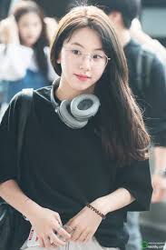 Chaeyoung grew up under the care of her grandmother so she has a habit to eat healthily and does not like sweets much. Steam Community Guide Chaeyoung