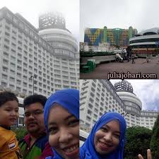 The store opened in 2014 and expanded to more than 100 sellers over four years. Keseronokan Indoor Themepark Genting Highlands Main Sampai Puas