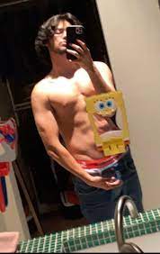 Ator Xolo Maridueña pelado e exibindo a rola em suposta foto | Todos  Famosos Nus