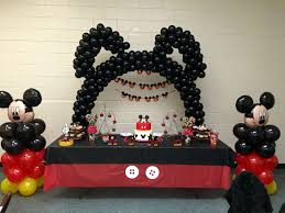 Rome S Mickey Mouse Birthday Party Mickey Mouse Decorations Mickey Mouse Balloons Fiesta Mickey Mouse