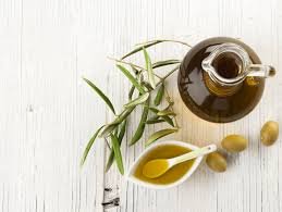 Uleiul de masline are proprietati nutritive extraordinare, este usor digerabil, are antioxidanti, este bogat in grasimi bune pentru organism si previne cresterea colesterolului. Ce Se IntamplÄƒ DacÄƒ Bei In Fiecare DimineaÈ›Äƒ O LingurÄƒ De Ulei De MÄƒsline 7 Beneficii DietÄƒ Fitness Nutritie Eva Ro