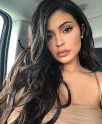 Kylie jenner shows off tight abs in teeny crop top. Pin By Catalina F On Kylie Jenner Jenner Hair Brunette Hair With Highlights Dark Brunette Hair