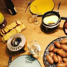 Raclette Avec Apero Cheese Mieux Qu A La Bougie En 2020 Apero Fromage Fromage Raclette